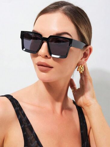 1 Pair of Women's Classic Square Large Frame Retro Simple Casual Outdoor Sports Sunglasses in Kuwait