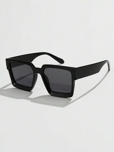 1 Pair of Women's Classic Square Large Frame Retro Simple Casual Outdoor Sports Sunglasses in Kuwait