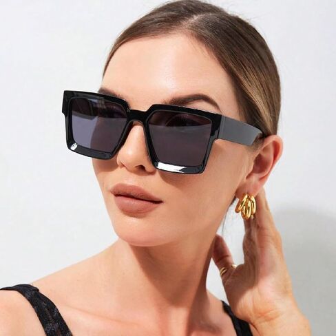 1 Pair of Women's Classic Square Large Frame Retro Simple Casual Outdoor Sports Sunglasses in Kuwait