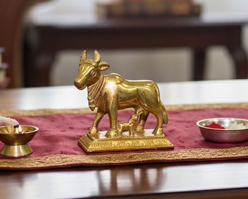eSplanade Brass Kamdhenu Cow and Calf Sculpture - 6.5 cms | Kamadhenu Auspicious Idol | Good Fortune Statue in Saudi Arabia