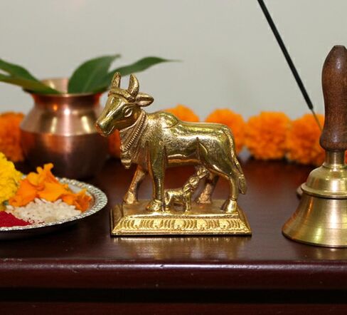 eSplanade Brass Kamdhenu Cow and Calf Sculpture - 6.5 cms | Kamadhenu Auspicious Idol | Good Fortune Statue in Saudi Arabia