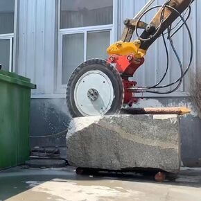 Versatile Hydraulic Rock Saw, Multi-Scenario Hydraulic Rock Saw Excavator Attachment for Earthworks, Concrete Demolition and Road Stone Renovation in Saudi Arabia