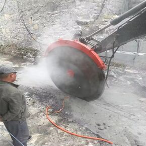 Anti-Impact Hydraulic Rock Saw, Durable High Torque Hydraulic Rock Saw Excavator Attachment for Limestone Trenching and Large-Scale Mining Operations in Saudi Arabia