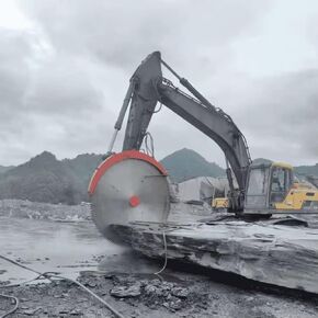 Mobile Hydraulic Rock Saw, Convenient Operation Hydraulic Stone Saw Excavator Attachment for Outdoor Road Construction and Wild Rock Cutting Projects in Saudi Arabia