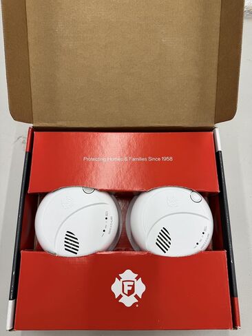 First Alert Combination Smoke & Carbon Monoxide Alarm, Interconnect Hardwire Detector with Battery Backup and Voice & Location Alerts, SMCO100V-AC, 2-Pack in Kuwait