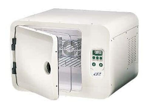 Cole-Parmer Chilling Incubator; 1 cu ft, 230 VAC, 50/60 Hz in Kuwait