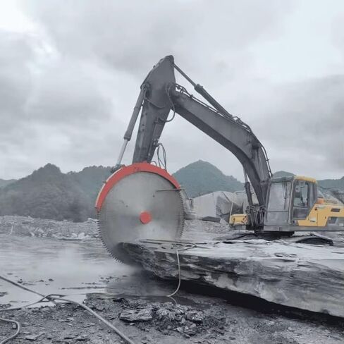 Mobile Hydraulic Rock Saw, Convenient Operation Hydraulic Stone Saw Excavator Attachment for Outdoor Road Construction and Wild Rock Cutting Projects in Saudi Arabia