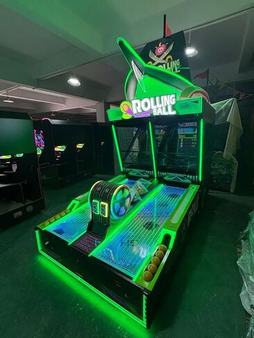 لعبة CREATIVE ARCADES Neon Pirate Dual-Lane Skeeball Machine، تعمل بقطع النقود المعدنية، استرداد التذاكر، إضاءة LED، موضوع القراصنة، للأروقة وFECs in Kuwait