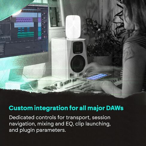 Novation Launchkey 61 MK4 White - 61 مفتاح شبه مرجح، وحدة تحكم لوحة المفاتيح MIDI - تكامل DAW. الأوتار والموازين، وسادات الطبول، وARP، وبرامج إنشاء الموسيقى in Kuwait