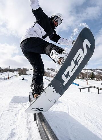 لوح التزلج Vert Tsunami - شكل محدب تقليدي كامل - True Twin Park وAll-Mountain Board - قلب خشب الحور الكلاسيكي - موسيقى البوب ​​العالية والمرونة المتسامحة in Kuwait