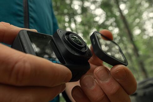 GoPro Mission 1 PRO - كاميرا سينمائية مدمجة مع فيديو 8K60، مستشعر 1 بوصة، أداء متقدم في الإضاءة المنخفضة، صور 50 ميجابكسل، حركة بطيئة 960 إطارًا في الثانية، تثبيت HyperSmooth in Kuwait