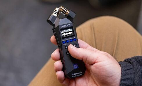 Zoom H1essential 32-Bit Float Handheld Recorder Bundle with 6-Ft USB-C Cable, 32GB microSDHC Card, and 10 AAA Batteries — Stereo X/Y USB Mic for Podcasting, Voice Over, Streaming, Music Demos in Kuwait
