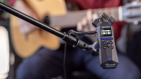 Zoom H1essential 32-Bit Float Handheld Recorder Bundle with 6-Ft USB-C Cable, 32GB microSDHC Card, and 10 AAA Batteries — Stereo X/Y USB Mic for Podcasting, Voice Over, Streaming, Music Demos in Kuwait