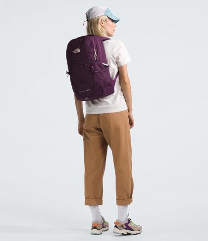 حقيبة ظهر للكمبيوتر المحمول من THE NORTH FACE للنساء للاستخدام اليومي Jester، لون الكشمش الأسود والأرجواني/المرجاني المحروق المعدني، مقاس واحد in Saudi Arabia