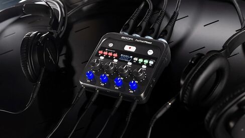 تتضمن حزمة مسجل البودكاست المحمول متعدد المسارات Zoom PodTrak P4next بطاقة ذاكرة microSDHC سعة 32 جيجابايت مع محول و4 بطاريات AA، مثالية لتسجيل البودكاست في أي مكان بسهولة. in Kuwait
