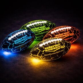 كرة القدم Wave Runner LED Pro المضيئة، كرة قدم تتوهج في الظلام مع أضواء LED ساطعة، كرة قدم بمقبض من السيليكون للعب في الهواء الطلق، الشاطئ، الفناء الخلفي، التخييم، الحفلات والهدايا، لون عشوائي in Kuwait