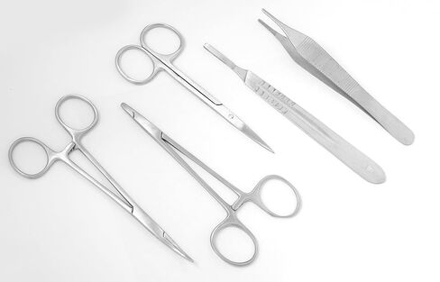 مجموعة أدوات خياطة الممارسة الكاملة لطلاب الطب والطب البيطري - تتضمن وسادة سيليكون واقعية مع غرز معقمة للجروح مسبقة القطع ومشرط وحامل إبرة وملاقط - التدريب والتعليم in Kuwait