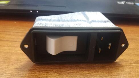 Schurter EF12.0572.1110.01 PEM Circuit Breaker 125/250 VAC 20 A 2 Thermoplastic Quick-Connect Panel in Kuwait