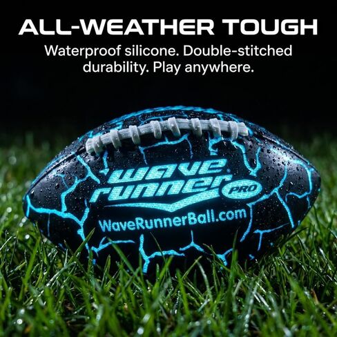 كرة القدم Wave Runner LED Pro المضيئة، كرة قدم تتوهج في الظلام مع أضواء LED ساطعة، كرة قدم بمقبض من السيليكون للعب في الهواء الطلق، الشاطئ، الفناء الخلفي، التخييم، الحفلات والهدايا، لون عشوائي in Kuwait