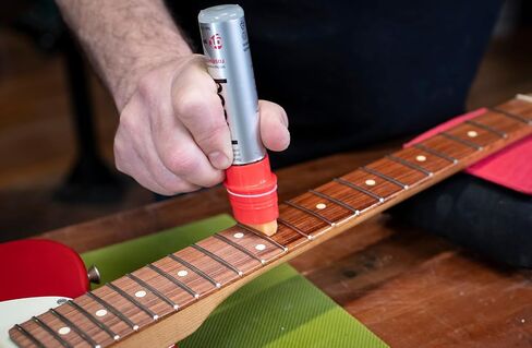 GuitarTek Board Oil Fretboard Oil with Real Amazonian Rosewood Oil, Fingerboard and Bridge Conditioner - No Harsh Chemicals - Patent-Pending Applicator - 1 oz with Cloth in Gift Tube Box in Kuwait