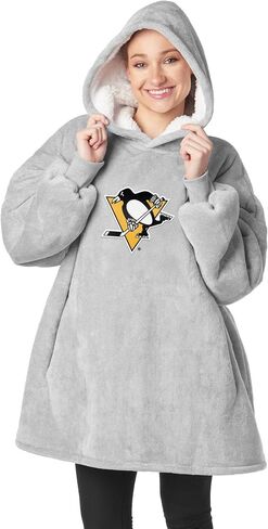 بلوفر شيربا كبير الحجم من Northwest NHL Pittsburgh Penguins Hoodler، شعار مطرز، سترة صوفية ناعمة يمكن ارتداؤها، صوف ناعم مع جيب أمامي، مقاس واحد يناسب معظم الأشخاص in Kuwait