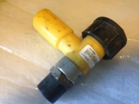 Krixis electrofusion PE Valve Tee 1-1/4 Inlet x 1 npt line in Kuwait