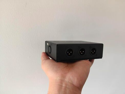 1x6 XLR Mic Splitter Box - 1-IN-6-OUT / 6-IN-1-OUT مقسم خط متوازي لتسجيل الصوت الاحترافي والأداء المباشر واستخدام الاستوديو in Kuwait
