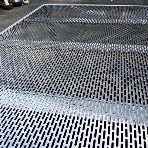 صفائح معدنية مثقوبة، قطعة واحدة مقاس شبكي 5 × 25 مم 304، لوحة شبكية، ديكور، واقي مرشح التهوية، سمك 1.25 مم (50 * 50 مم) in Saudi Arabia