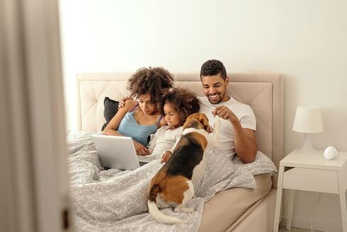 Airthings View Plus & Wave Mini - مراقب جودة الهواء متعدد الغرف مع PM 2.5، ثاني أكسيد الكربون، المركبات العضوية المتطايرة، كاشف الرطوبة ودرجة الحرارة، تطبيق الهاتف المحمول، واي فاي، التنبيهات والإشعارات in Kuwait