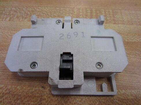 CUTLER HAMMER C320KGS3 1 NO/NC, 1.5-8 AMP, 660 VAC, Auxiliary Contact, for Starter and CONTACTORS, Side Mount in Kuwait