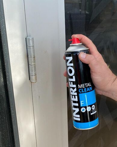 Interflon Metal Clean F - منظف ومزيل شحوم المعادن الصناعية - منظف آمن للطعام NSF H1 - بخاخ مزيل الشحوم شديد التحمل 500 مل - يزيل الزيوت والشحوم من الأسطح - يستخدم في تجهيز الأغذية in Kuwait
