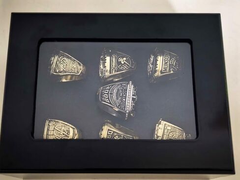 CLASSIC SERIES N#Y 1977-2009 7-Times YKEES CHAMPIONSHIP RING #Rarity فاخر وحصري رياضي بتفاصيل مشجعي هدية فائقة - مجموعة المجد لمختلف المهرجانات والمناسبات مع صندوق خشب الصندل in Kuwait