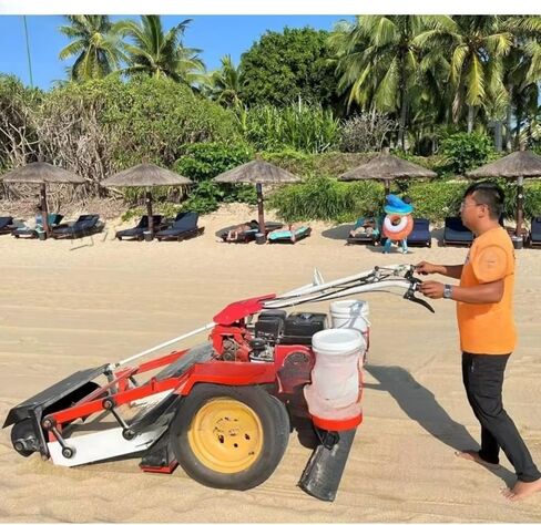 Hand Push Beach Cleaning Machine Manual Sand Screening Sifter Equipment for Sand Sifting, Coastal Maintenance Tourist Beach in Saudi Arabia
