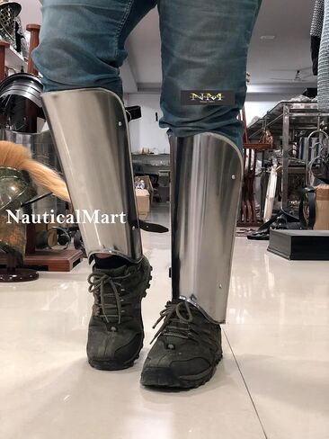 زوج من درع الساق من NauticalMart من القرون الوسطى، زوج من دروع الساق التاريخية، أزياء الهالوين القتالية in Kuwait