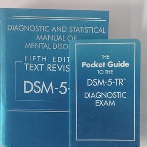 DSM 5-TR 5th Edition;; (Diagnostic and Statistical Manual of Mental Disorders with Desk Reference tr DSM 5 (Combo) in Kuwait