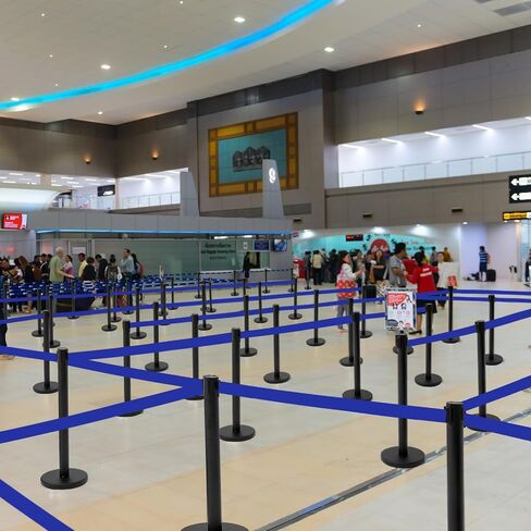 Therwen 6 Pack 9.8 ft Heavy Duty Crowd Control Stanchions Stainless Steel Stanchion Set with 6 Safety Barrier Post with Retractable Blue Belt and 1 Sign Holder Crowd Control Barrier in Kuwait