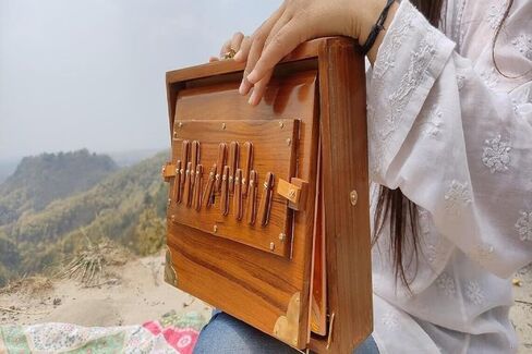 Shruti Box with 13 note Tuned 432 Hertz Padded Carry Bag Made by Teak wood in Saudi Arabia