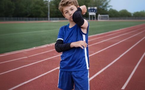 1 Pair Padded Elbow Sleeve for Youngsters, Compression Arm Sleeve with EVA Pad, Protective Gear for Basketball, Football, Volleyball, Biking in Kuwait