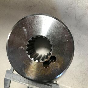 Sk330 Hub 17 Teeth and Bolts in Saudi Arabia