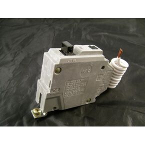 (GE)1 Pole Arc Fault Afci Bolt-On Circuit Breaker 15 amp thqb1115af2 PANEL MOUNT BOLT-ON 1 POLE, BOLT-ON ARC FAULT, AF2= FOR PARALLEL, AND SERIES CIRCUITRY in Saudi Arabia