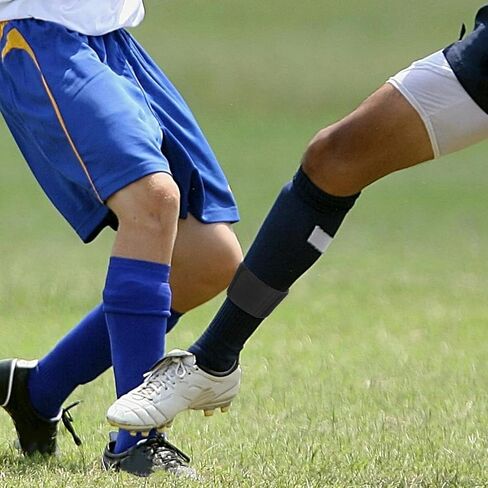 2 Pairs Football Shin Guards Insert Plate Fixation and Comfortable Fit, Black Nylon Soccer Leg Protection Straps for Athletes, for Football Party Decor and Sports in Kuwait