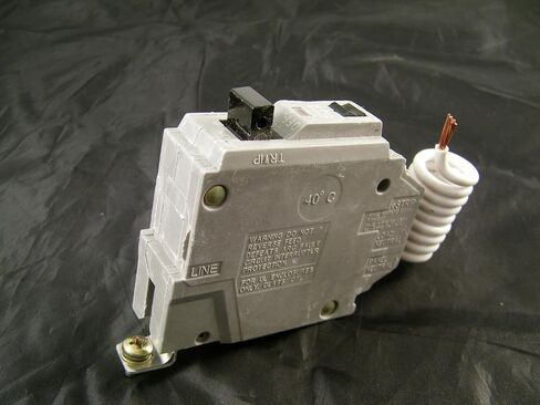 (GE)1 Pole Arc Fault Afci Bolt-On Circuit Breaker 15 amp thqb1115af2 PANEL MOUNT BOLT-ON 1 POLE, BOLT-ON ARC FAULT, AF2= FOR PARALLEL, AND SERIES CIRCUITRY in Kuwait