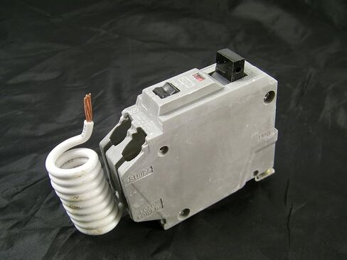 (GE)1 Pole Arc Fault Afci Bolt-On Circuit Breaker 15 amp thqb1115af2 PANEL MOUNT BOLT-ON 1 POLE, BOLT-ON ARC FAULT, AF2= FOR PARALLEL, AND SERIES CIRCUITRY in Kuwait