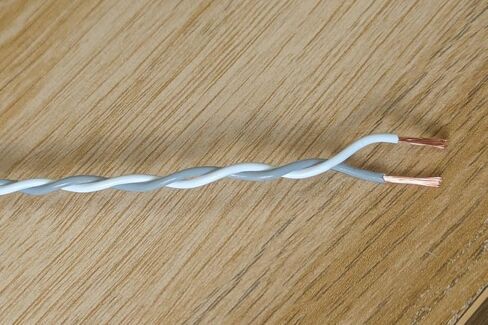 سلك زوج ملتوي أبيض ورمادي 22 AWG / 0.35 مم² 25 مترًا كابل ناقل CAN in Kuwait