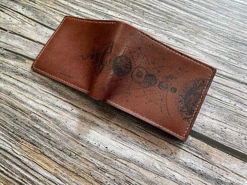 محفظة جلدية ثنائية الطي من Space Cosmos Universe، هدية جلدية للذكرى السنوية، نمط النظام الشمسي، محفظة للاستخدام اليومي in Kuwait