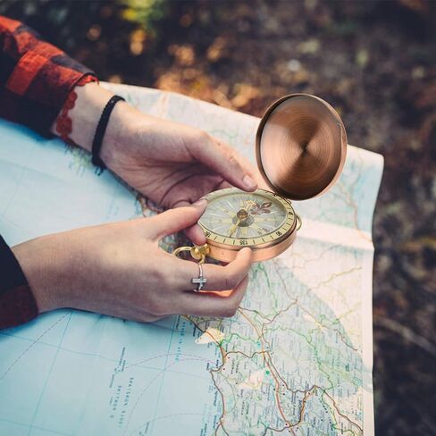 بوصلة كلاسيكية، جسم معدني مطلي بالذهب مع مرآة تلميع وسطح أملس، غطاء قلاب تلقائي، ساعة جيب محمولة للتخييم في الهواء الطلق والسفر (البوصلة) in Kuwait