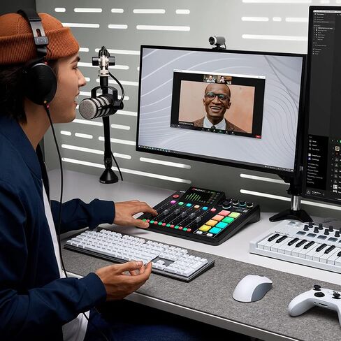 مجموعة ذراع ميكروفون البث الديناميكي Rode PodMic مع ذراع StreamEye BOOMARM1 من الألومنيوم مقاس 27 بوصة وكابل XLR متوازن بطول 10 أقدام - قلبي، مرشح بوب داخلي، بدون طاقة فانتوم in Kuwait