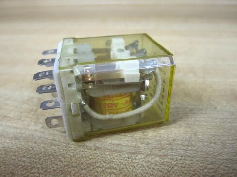 ملف IDEC RH3B-UAC120V 120 VAC، 3 أقطاب 3PDT، 50/60 هرتز، طرف الشفرة، مرحل طاقة مدمج، مرحل صناعي 10 أمبير GP، نمط عادي، سلسلة RH in Kuwait
