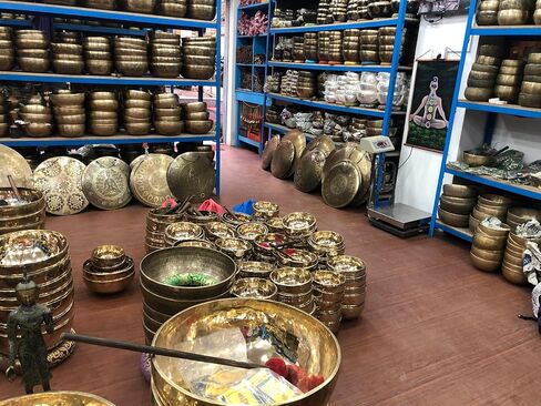 مجموعة أوعية شفاء الشاكرا التبتية المصنوعة يدويًا مكونة من 7 قطع - سبعة أوعية شقرا للتأمل والعلاج الصوتي واليوجا واليقظة والسلام in Saudi Arabia