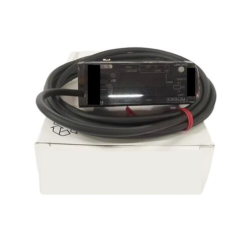 1pcs IL-030 IL-065 IL-100 IL-300 IL-600 IL-1000 IL-1050 IL-S025 IL-S065 IL-S100 Displacement Sensor(IL-1050) in Kuwait